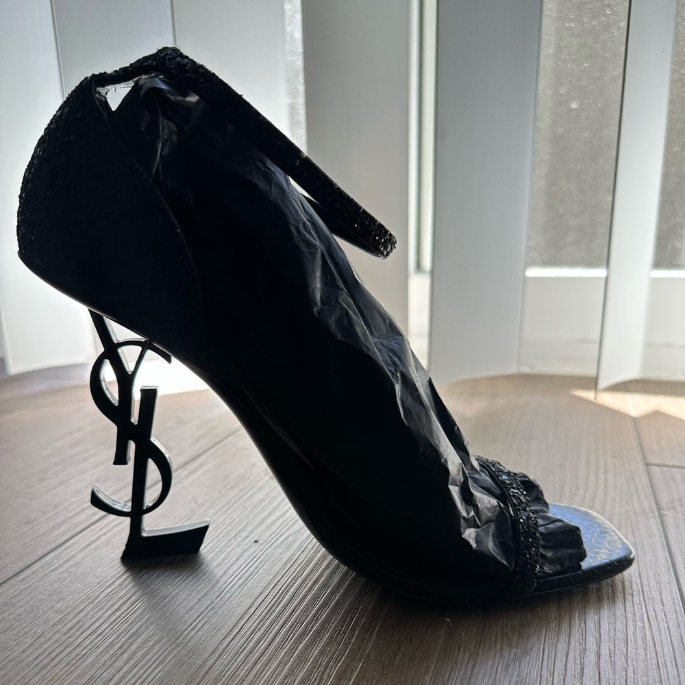 38 1/2 YSL heel. Sparkly black! Pre-owned